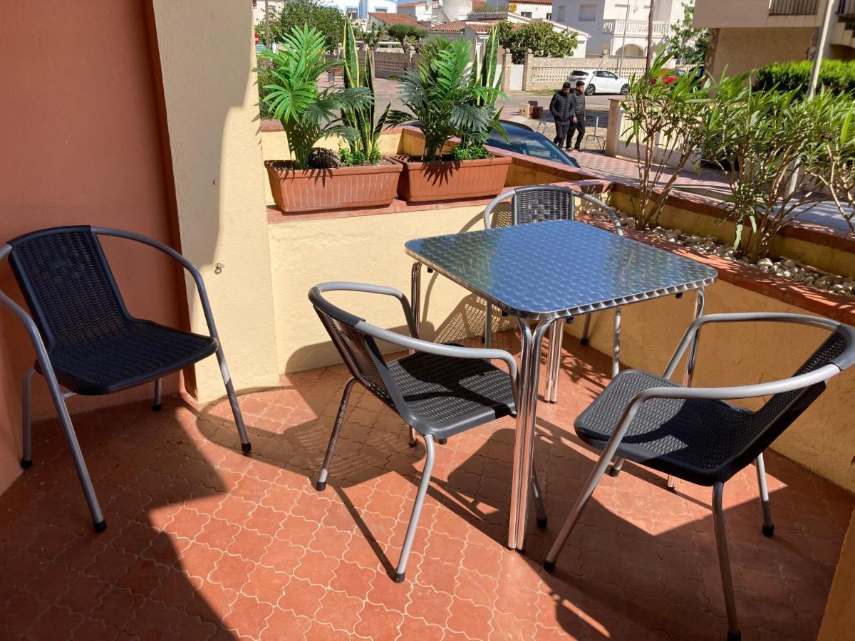 Tres Bel Appartement Entierement Renove Емпуриабрава Екстериор снимка