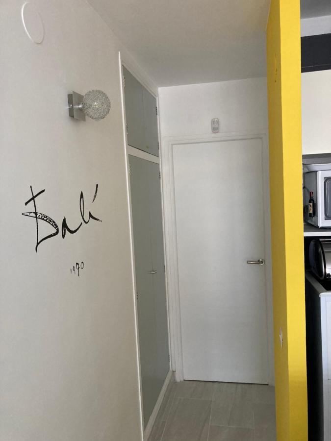 Tres Bel Appartement Entierement Renove Емпуриабрава Екстериор снимка