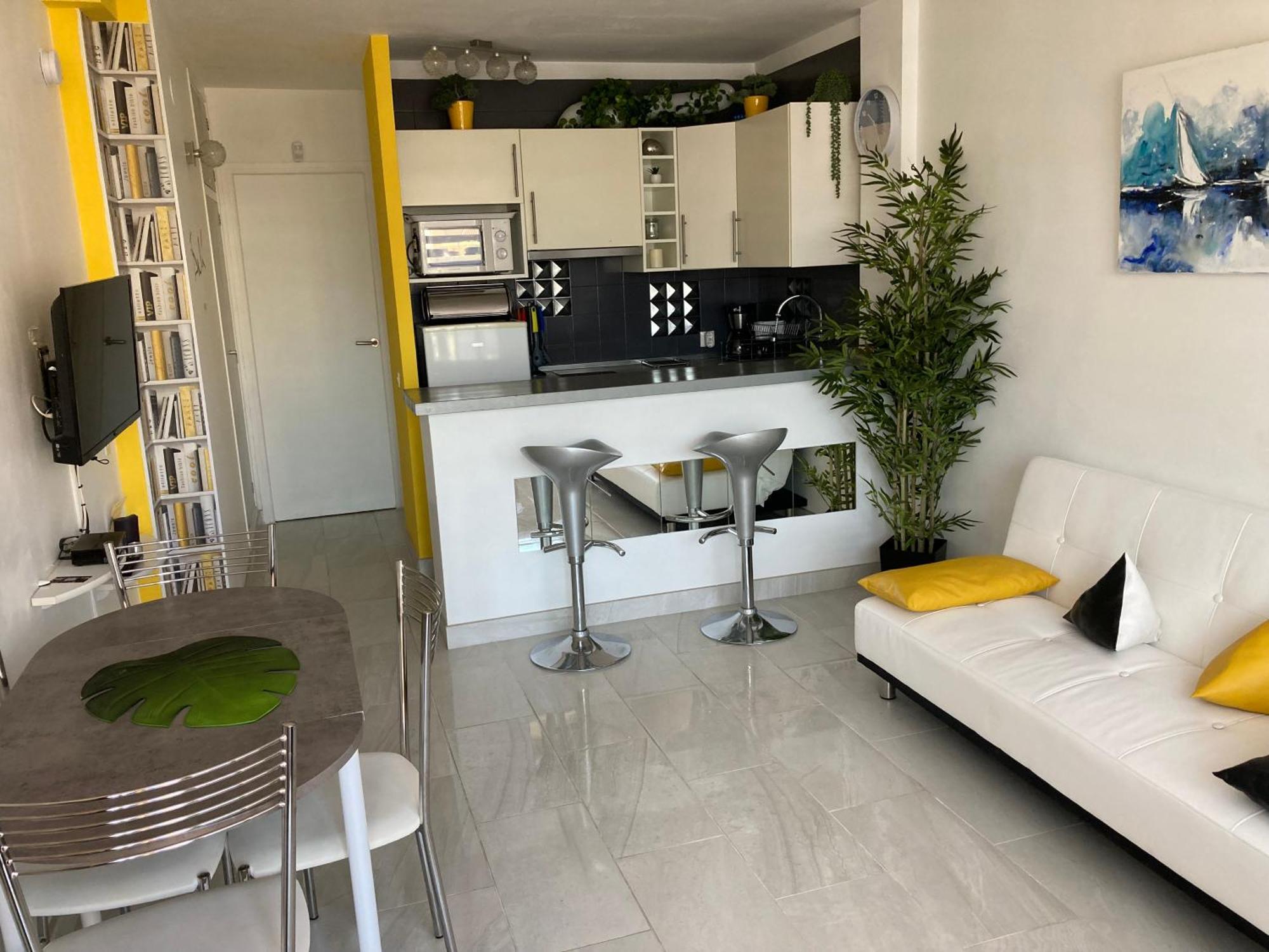 Tres Bel Appartement Entierement Renove Емпуриабрава Екстериор снимка